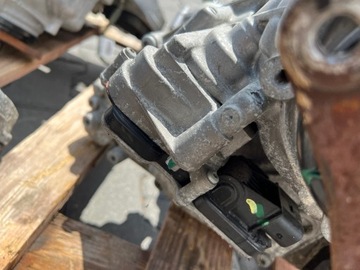 BMW F15 F25 SKŘÍŇ ROZDĚLOVAČE REDUKTOR 8623348