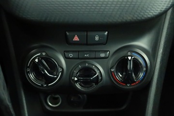 Peugeot 2008 I SUV Facelifting 1.2 PureTech 82KM 2017 Peugeot 2008 1.2 PureTech, Navi, Klima, Tempomat, zdjęcie 13