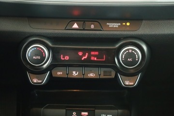 Kia Stonic Crossover 1.4 DOHC 100KM 2018 Kia Stonic 1.4 CVVT, Salon Polska, Skóra, Klima, zdjęcie 17