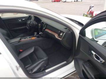 Volvo S60 III 2021 Volvo S60 T5 Momentum 2021 2.0 Benzyna 250KM, zdjęcie 9