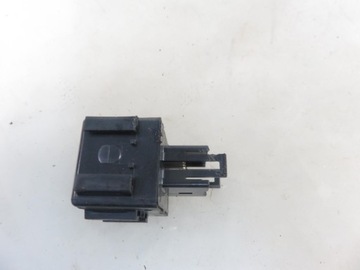 PŘERUŠOVAČ RELÉ SMĚROVKA SUZUKI JIMNY 38610-84F0