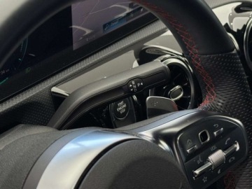 Mercedes Klasa A W177/V177 Hatchback Plug-In 1.3 250e 218KM 2020 Mercedes-Benz Klasa A AMG Line Plug In Fotele kubelkowe Nawigacja Kame, zdjęcie 7