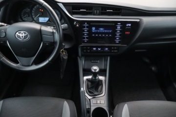 Toyota Auris II Hatchback 5d Facelifting 1.33 Dual VVT-i 99KM 2015 Toyota Auris 1.3 Dual VVT-i, Salon Polska, zdjęcie 11
