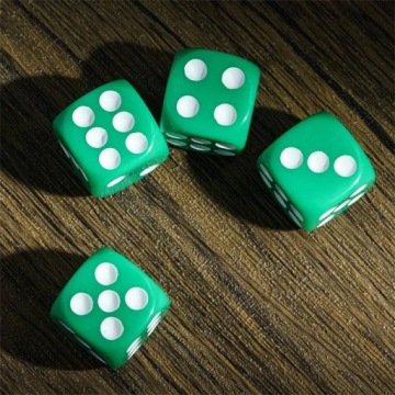 НАБОР ИЗ 2 ЗЕЛЕНЫХ ШЕСТИГРАННЫХ КУБИКОВ D6 ДЛЯ РПГ 1,1 СМ