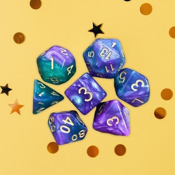Игральные кости из 7 предметов для астрологического гадания.
