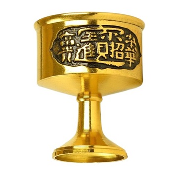 Буддийское благословение чаши святой воды в Тибете