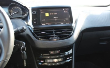 Peugeot 2008 I SUV Facelifting 1.2 PureTech 82KM 2019 Peugeot 2008 1.2B 83KM klimatronik zarejestrowany zadbany 1.2 Benzyna 83KM, zdjęcie 29