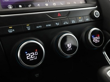 Jaguar E-Pace SUV 2.0 i4P 200KM 2018 Jaguar E-Pace P200 Automat AWD Panorama Navi, zdjęcie 25