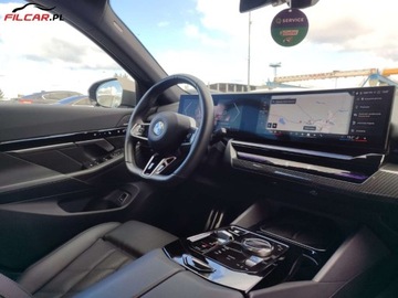 BMW Seria 5 G90-91 2023 BMW Seria 5 M PAKIET PRO GWARANCJA Kamery 360 Zarejestrowany Mozliwa zamia, zdjęcie 10