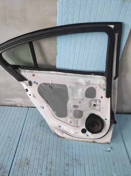 Opel Insignia A 2009 Tył strona lewa Drzwi z40r