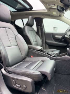 Volvo XC40 Crossover Facelifting 2.0 B5 250KM 2022 Volvo XC 40 2.0 250KM bardzo zadbane,nowe auto 2.0 Benzyna 250KM, zdjęcie 23