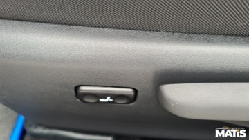 Toyota Auris II Touring Sports Facelifting 1.8 Hybrid 136KM 2016 Toyota Auris 1.8Hybryda Panorama Navi kamera climatronic 100 bezwypadek, zdjęcie 33