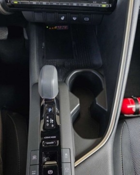 Toyota C-HR II SUV Plug-In 2.0 Hybrid Dynamic Force Plug-in  223KM 2025 Toyota C-HR Toyota C-HR 2.0 Hybrid Executive FV23 Salon PL ASO 1 wl., zdjęcie 14