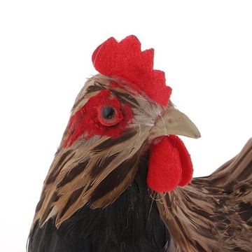 2 . Реалистичная Реалистичная статуя курицы