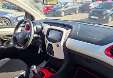 Toyota Aygo II Hatchback 5d 1.0 VVT-i 69KM 2016 Toyota Aygo 1,0 Ben Klima 69 km Benzyna 69KM, zdjęcie 9