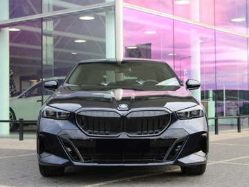 BMW Seria 5 G90-91 Sedan Plug-In 3.0 50e 489KM 2025 BMW Seria 5 550e xDrive Sport Sedan 3.0 (489KM) 2025, zdjęcie 3
