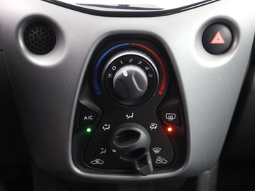 Toyota Aygo II Hatchback 3d Facelifting 1.0 VVT-i 72KM 2019 Toyota Aygo 1.0 VVT-i, Salon Polska, Serwis ASO, zdjęcie 12