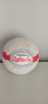 Шарик XXL Rafaello — сладкий подарок на день рождения.