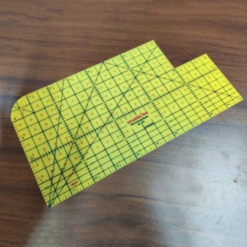 Прочная линейка для горячего железа размером до 10x5 дюймов.