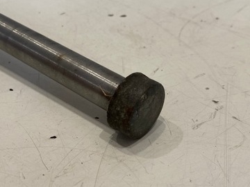 SUZUKI GSX 400E 400 E 82-87 ОСЬ ШПИЛЬКИ КОЛЕСА