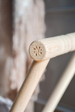 Низкая плетеная кукольная коляска-толкач НАТУРАЛЬНАЯ.