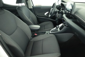 Toyota Yaris IV Hatchback 1.5 Hybrid Dynamic Force 116KM 2022 Toyota Yaris 1.5 VVT-i Hybrid, Salon Polska, zdjęcie 6