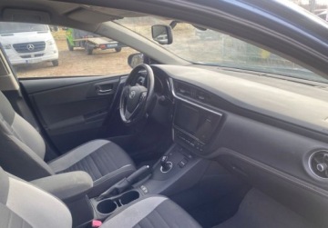 Toyota Auris II Hatchback 5d Facelifting 1.8 Hybrid 136KM 2015 Toyota Auris 1.8 VVT-i Hybrid 2015r po liftingu navi kamera 1.8 Hybryda, zdjęcie 4