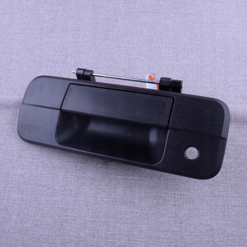 Ручка замка багажника на Тойоту Тундра.