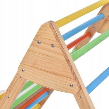 Гимнастическая лестница, деревянная конструкция для лазанья.