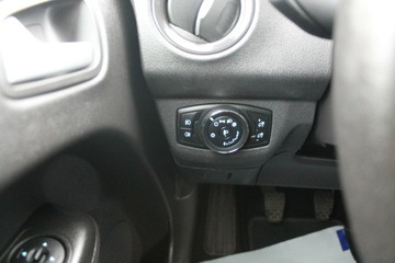 Ford Tourneo Courier I Mikrovan Facelifting 1.0 EcoBoost 100KM 2019 Ford Tourneo Courier, zdjęcie 17