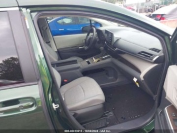 Toyota Sienna III 2024 Toyota Sienna Le, 2024r., 4x4, 2.5L 2.5 Hybryda 245KM, zdjęcie 4