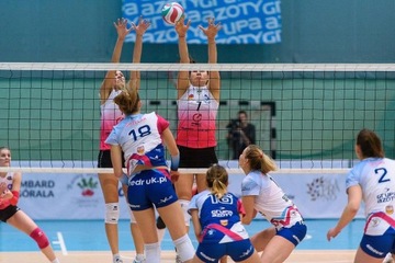 SIATKA DO SIATKÓWKI WZMOCNIONA TAŚMĄ Z 4 STRON 9,50 x 1M MECZOWA