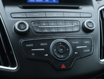 Ford Focus III Kombi Facelifting 1.0 EcoBoost 125KM 2017 Ford Focus 1.0 EcoBoost, Klima, Klimatronic, zdjęcie 12