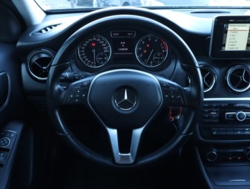 Mercedes Klasa A W176 Hatchback 5d Facelifting 180 122KM 2015 Mercedes A A 180, Serwis ASO, Klima, Klimatronic, zdjęcie 20