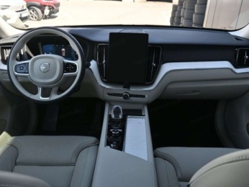 Volvo XC60 II 2026 VOLVO XC60 B5 AWD Plus Dark Suv 2.0 (250 KM) 2026, zdjęcie 5