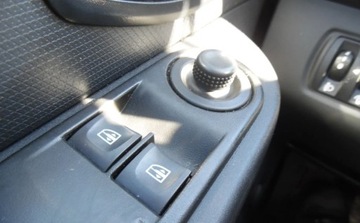 Renault Clio IV Hatchback 5d ENERGY dCi 90KM 2015 Renault Clio 2015r, 1.5DCI, Uszkodzony tyl i delikatnie przod. Jezdzi, zdjęcie 9