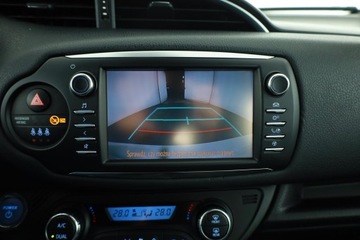 Toyota Yaris III Hatchback 5d Facelifting Hybrid 100KM 2017 Toyota Yaris 1.5 Hybrid, Automat, Skóra, Klima, zdjęcie 12