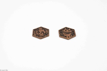 Металлическая шестигранная монета РПГ: череп и корона