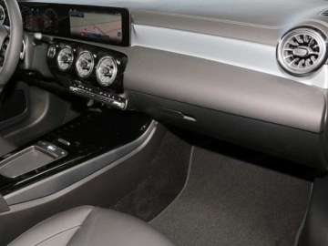 Mercedes Klasa A W177/V177 Hatchback Facelifting 1.3 200 163KM 2024 MERCEDES-BENZ A Klasa 200 AMG Line 1.3 (163KM) 2024, zdjęcie 12