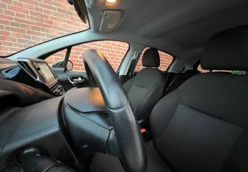 Peugeot 208 I Hatchback 5d Facelifting 1.2 PureTech 82KM 2017 Peugeot 208 Nawigacja Niski Przebieg Alu Gwarancja w cenie Warszawa VRVD, zdjęcie 10