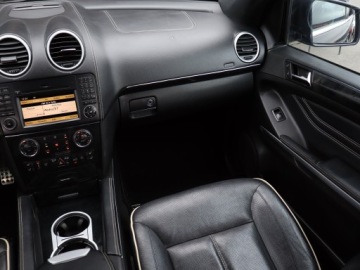 Mercedes Klasa M W164 Off-roader Facelifting 3.0 V6 (300 CDI BlueEFFICIENCY) 204KM 2010 Mercedes ML ML 300 CDI, 201 KM, 4X4, Automat, zdjęcie 7