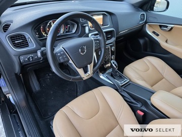 Volvo V40 II Hatchback Facelifting 2.0 D4 190KM 2017 Volvo V40 Salon PL Summum D4 190KM LED Skóra Nawi, zdjęcie 11