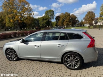 Volvo V60 I Kombi Facelifting 2.0 D4 DRIVE-E 190KM 2015 Volvo V60 Volvo V60 D4 Momentum 2.0 Diesel 190KM, zdjęcie 5