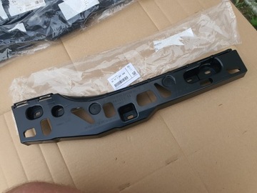 BMW F90 G30 G31 Крепление накладки на порог СПРАВА