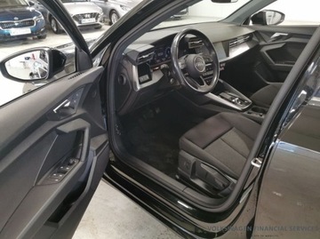 Audi A3 8Y Sportback 1.5 35 TFSI 150KM 2023 Audi A3 Sportback tempomat, ogrzewane fotele, kamera cofania, lane asisst, zdjęcie 4