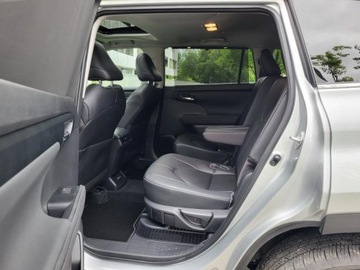 Toyota Highlander III 2.5 248KM 2023 highlander XLE * 2.5l Hybrid 247KM 4X4/AWD Przebieg:9,928km Idealny stan, zdjęcie 21