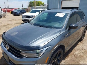 Volkswagen Tiguan II 2023 Volkswagen Tiguan 2023 Volkswagen Tiguan 2.0T SE R-Line Black FWD 2.0 184KM, zdjęcie 2