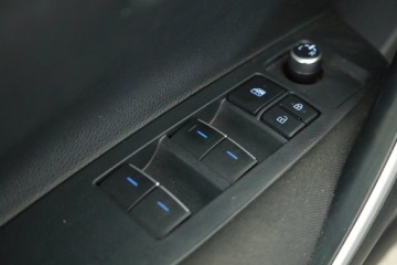 Toyota Corolla XII Sedan 1.6 Valvematic Dual VVT-i 132KM 2019 Toyota Corolla 1.6 Valvematic, Salon Polska, zdjęcie 16