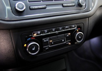 Volkswagen Tiguan I SUV Facelifting 1.4 TSI BlueMotion 160KM 2012 Volkswagen Tiguan Tiguan_Panoramiczny dach_Alufelgi17_Podgrzewane fotele, zdjęcie 19