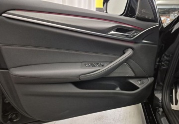 BMW Seria 5 G30-G31 Limuzyna Facelifting 3.0 540d 340KM 2022 BMW Seria 5 BMW Laser l Driving Assistant l M-Pakiet l HarmanKardon 3.0, zdjęcie 10